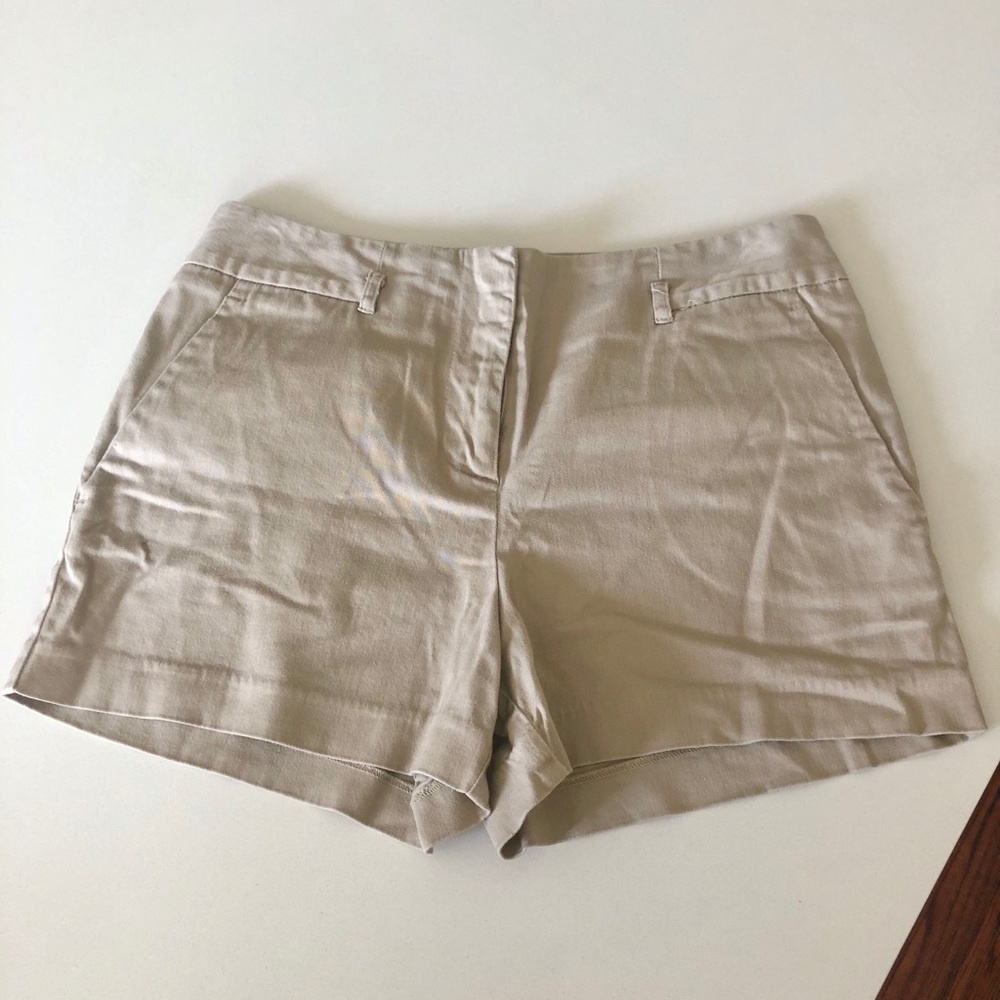Classic taupe colored summer short shorts XS